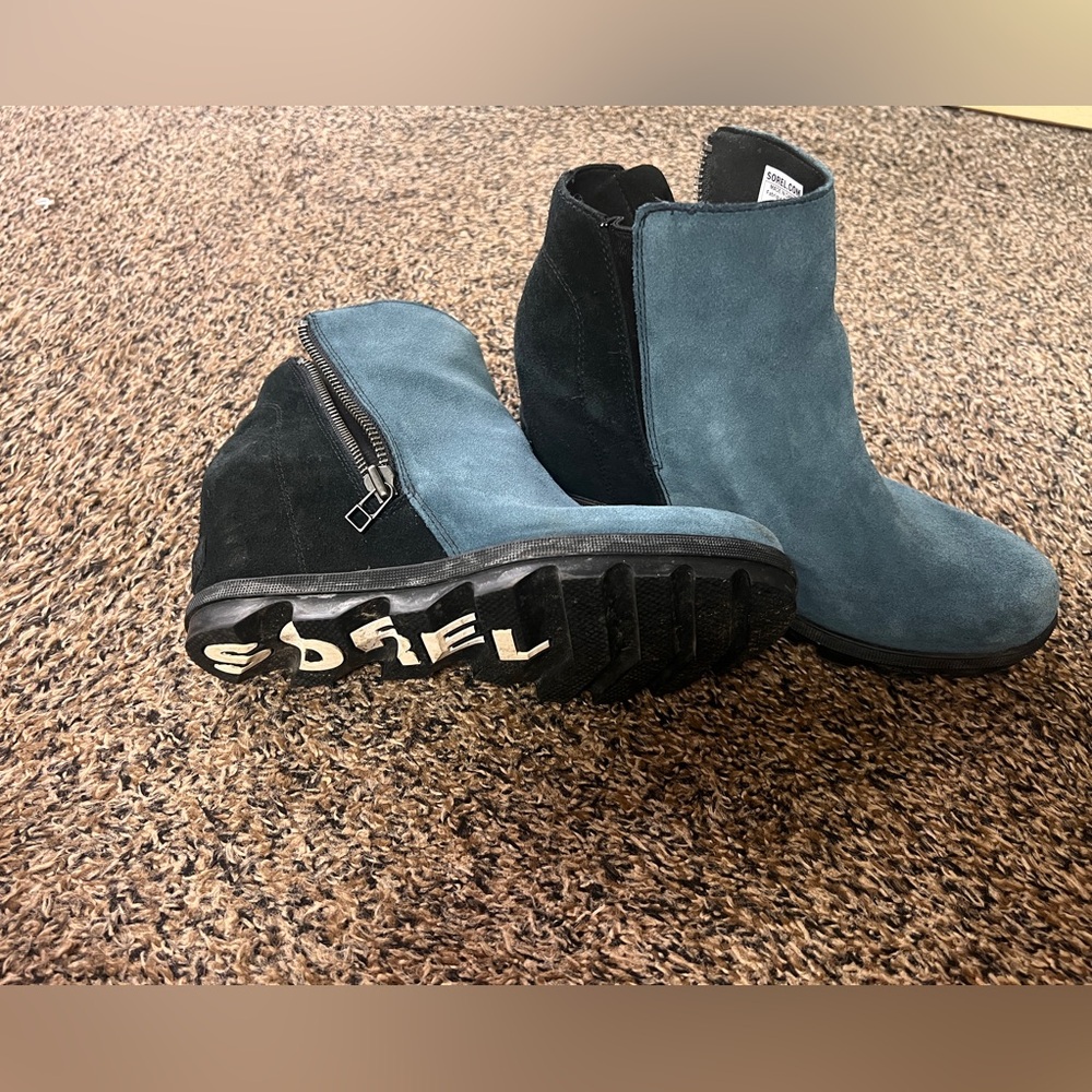 Sorel Women's Blue and Black Suede Boots